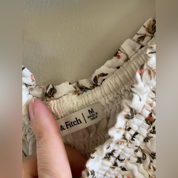 Abercrombie & Fitch Off The Shoulder Smocked Waist Peplum Top Size Medium - Picture 4 of 5